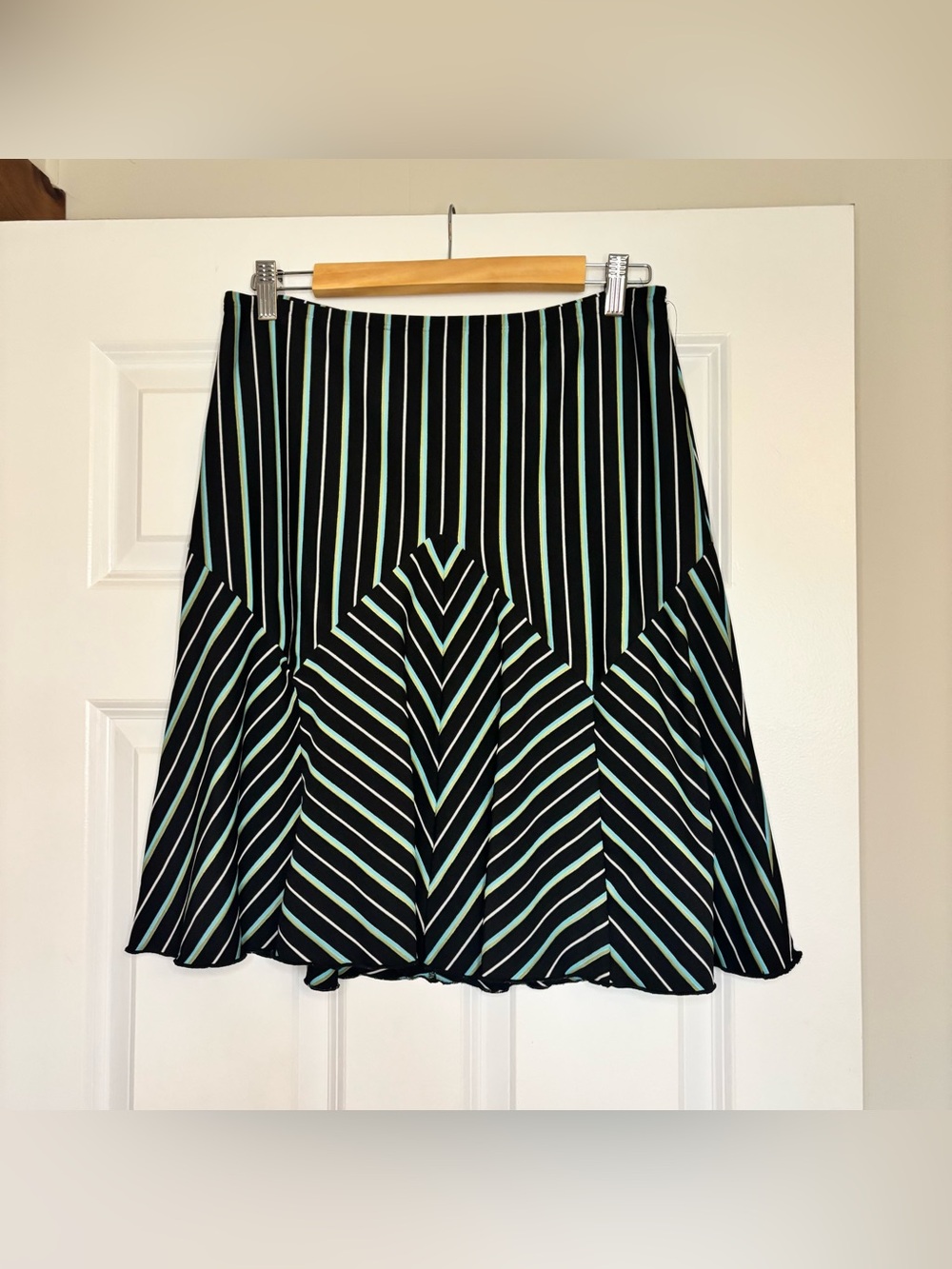 Y2K Vintage Asymmetrical Skirt Stretchy Black and Stripes Heart Soul size M